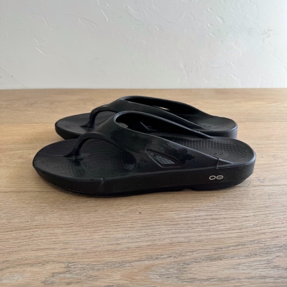 Oofos Black Thong Recovery Sandals Size 11 - Picture 3 of 6